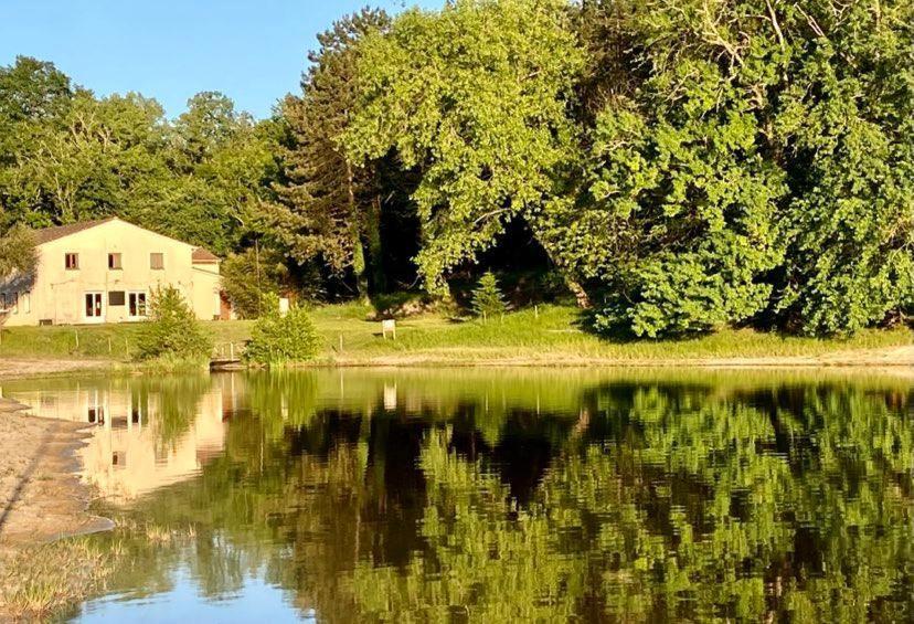 Etang Vallier Resort Brossac Esterno foto