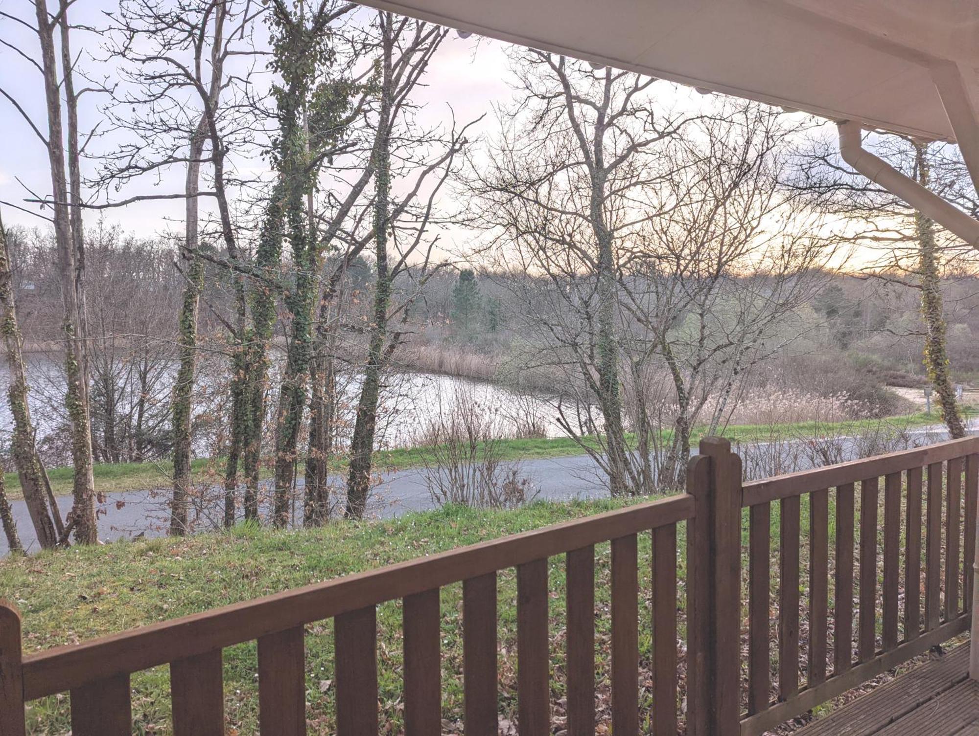Etang Vallier Resort Brossac Esterno foto