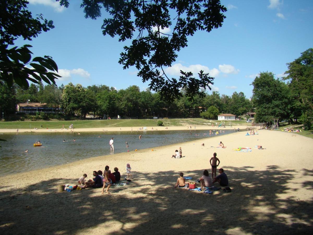 Etang Vallier Resort Brossac Esterno foto